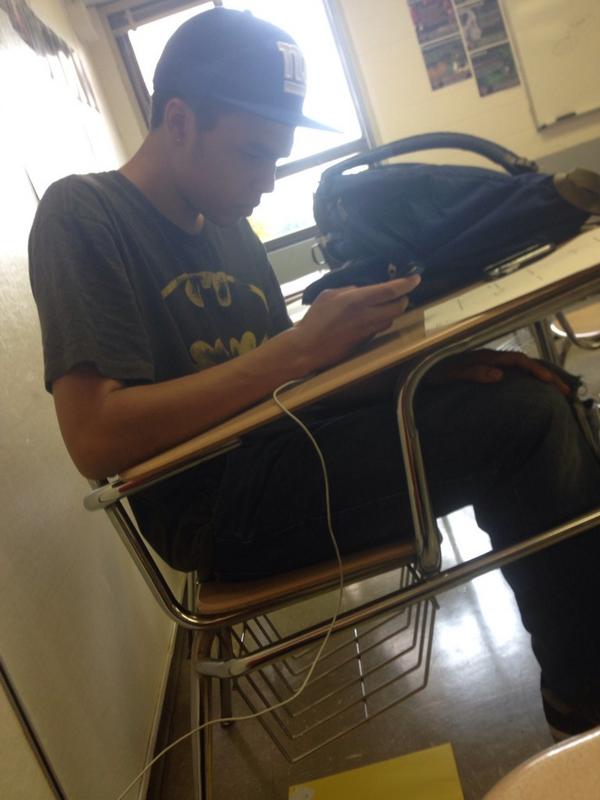 JPiscitelli3's tweet photo. This man loves his porn http://t.co/dpvYArKEuq