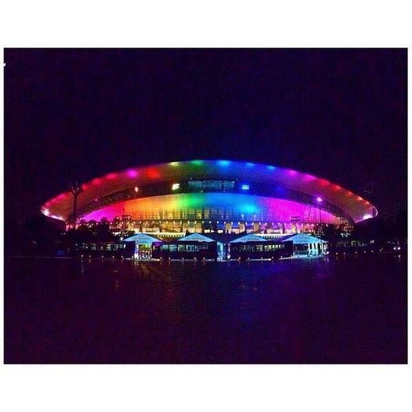 Simone_Biles's tweet photo. world championships competition arena 🌏❤️🌎💙🌍 http://t.co/r0mTaQ3su3