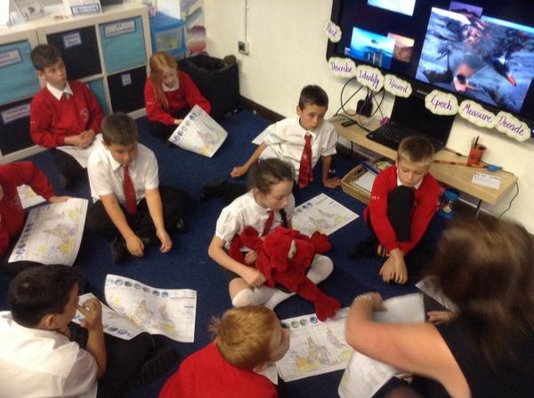 _Class_6C's tweet photo. @YsgolEmmanuel We are busy learning about world maps this afternoon #globetrotters http://t.co/Rd3u62MLh7