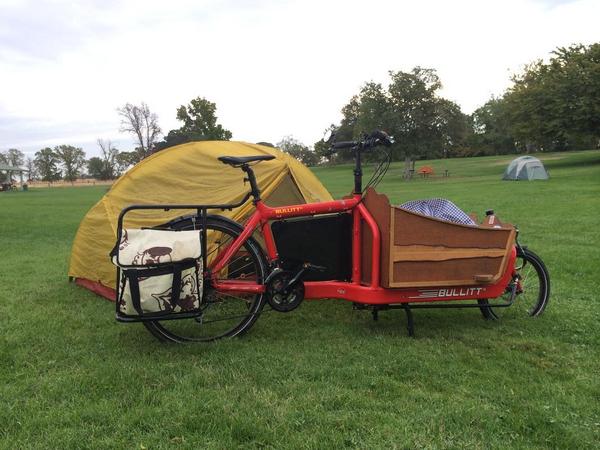 CycleTrucks's tweet photo. Caddyrack on a Bullitt.... @larryvsharry  @cargobike #haulingstuffonabike http://t.co/Ihyc3WCwZX