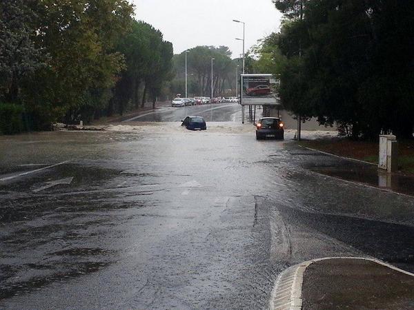 CNEWS's tweet photo. #intempéries > L'#Hérault placé en vigilance rouge (Météo-France) http://t.co/UzPq1QXyzf
