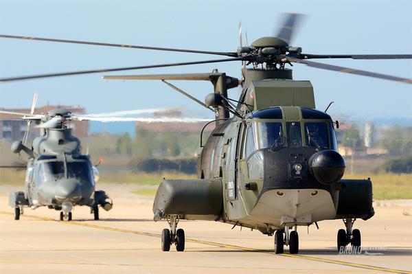 SpottersRoma's tweet photo. @ItalianAirForce #HH3F #Pelican phase out ceremony at #PRA. Photo by: @brunobevivino #RSC #avgeek #planelover http://t.co/qCbxUlNT90