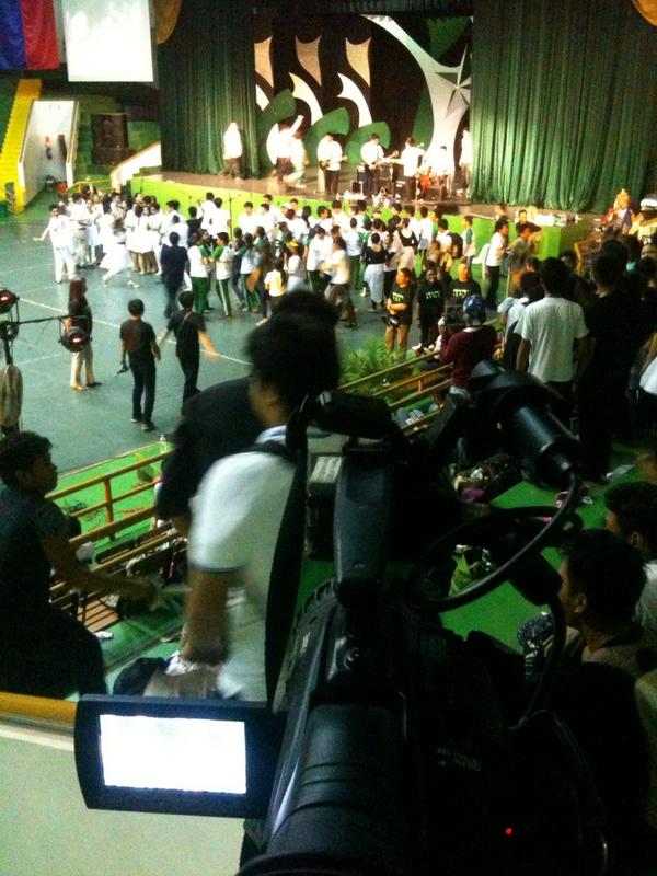 onepilaps's tweet image. sofa king tired hayayay MARANATHA 2K14 #ABCOMM #COVER