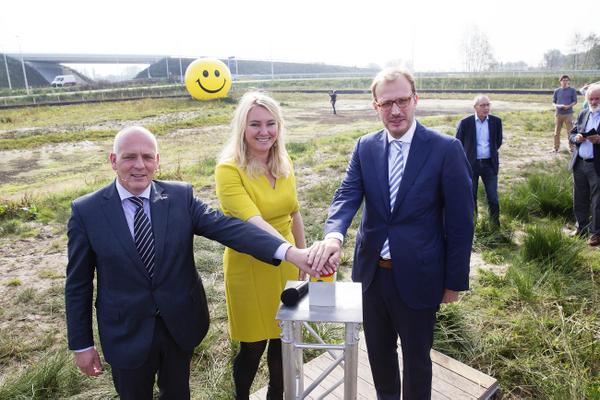 3 projecten voor bereikbaarheid noorden. Verdubbelde #N33 Assen - Zuidbroek vandaag geopend bit.ly/1uVYPiK