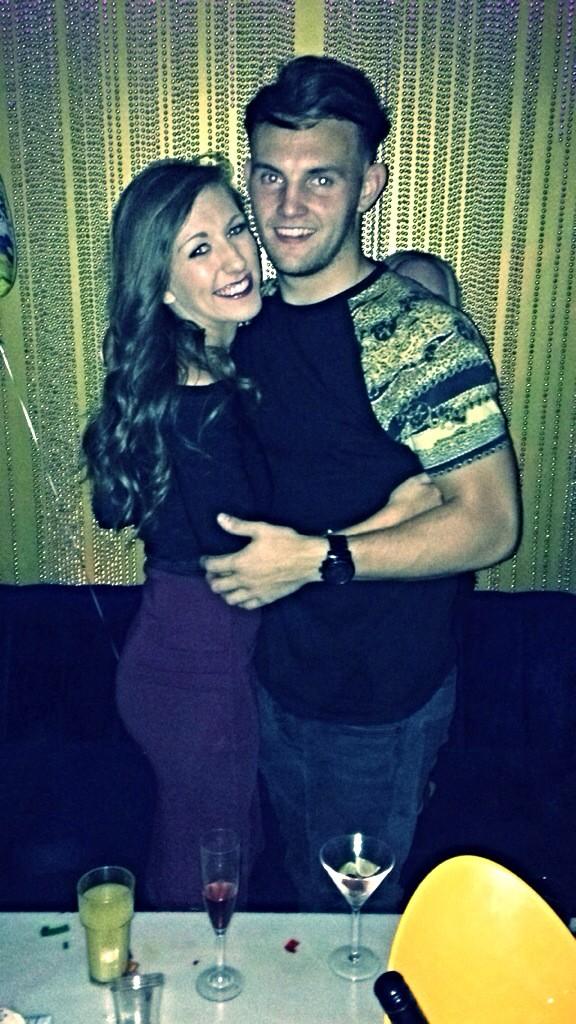 EmmaRainfordx's tweet photo. #bestfriends #birthdayboy #drunkens 😂 @JBenno91 http://t.co/HvXlZfwtTu