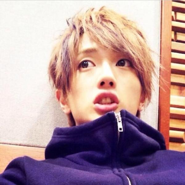 ট ইট র な な み Happy Birthday 祝28歳 aの唇王子 西島隆弘 かっこよくて可愛くて声が綺麗で でもあの変顔のクオリティの高さ にっしーのくしゃって笑った顔が 大好き 生まれてきてくれてありがとう 一生大好きです Http T Co Yulyzpukmt