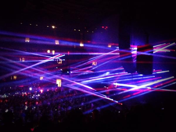 HelloItsMe_V's tweet photo. @ericprydz amazing show #saturday, I #dancedallnight . You really #hitmewiththoselaserbeams 😍 thank you 🙌 http://t.co/yhnVhTYoSe