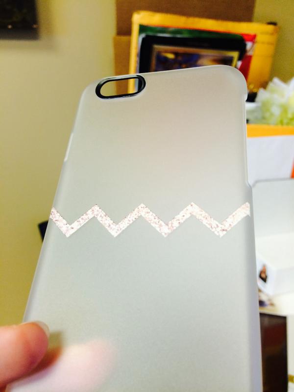 morgwright's tweet photo. @Casetify just got my $30 case &amp; it has a paper picture of glitter taped to a clear case. I want 2 return for refund. http://t.co/W50oV8ZGbB