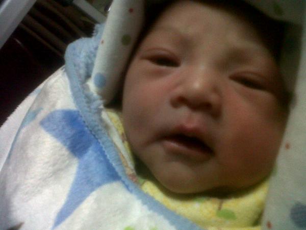 originalChen's tweet photo. My princess http://t.co/r9Y84aBQyA