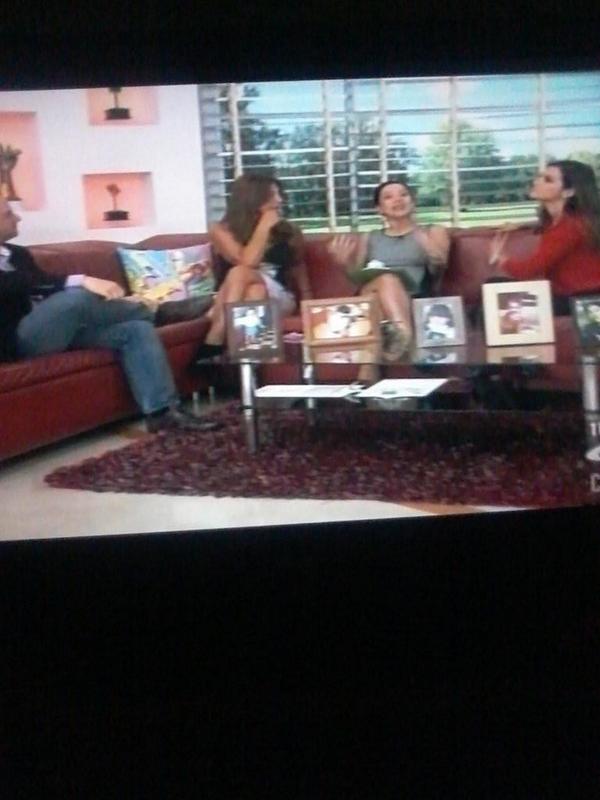 mono02112's tweet photo. @flavia2santos @Amparo_Grisales  Viendo el mejor programa de colombia Hermosas!!!!!!!!! http://t.co/x4u8dnj4tD
