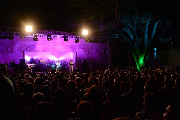 MagnosMusica's tweet photo. Maestro #ArmandoManzanero #FIT2014 @ITCA_
Producimos con Pasión! http://t.co/G5UmPTBaby