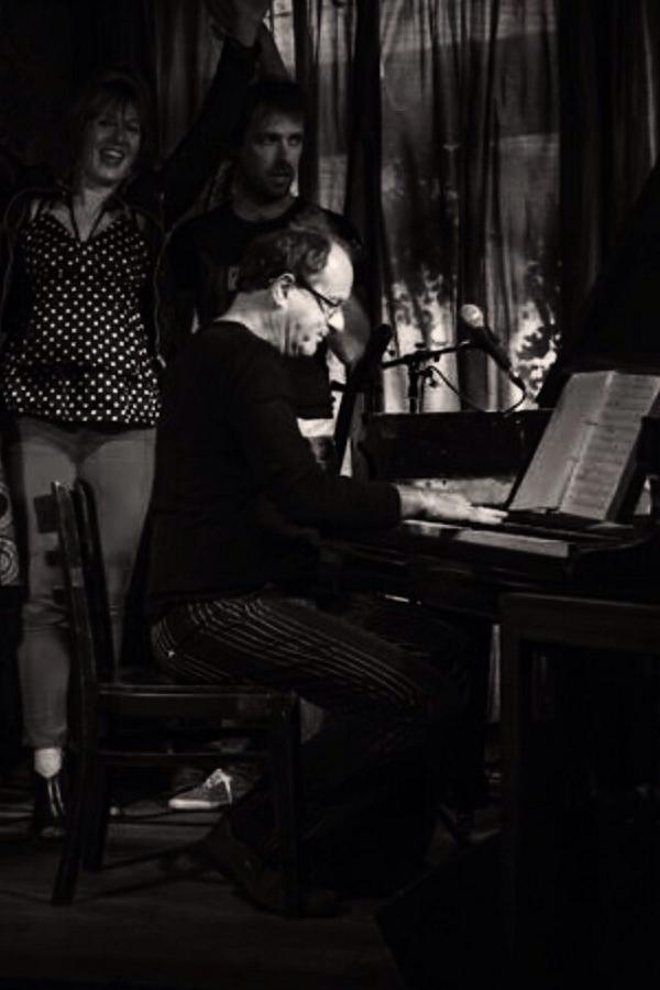 Rust zacht kerel. Heel erg bedankt voor alles. Het lachen, je aanwezigheid en je muziek. Ik zal je missen.