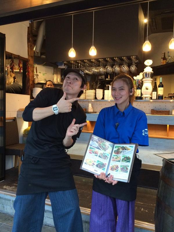 サイアム食堂 店長クメとアルバイトのミゥーちゃん 皆様 当店は店長クメときよし兄以外はみんなタイ人です O かわいいタイ人スタッフとタイ語で会話してみませんか Http T Co Ehbudflaft