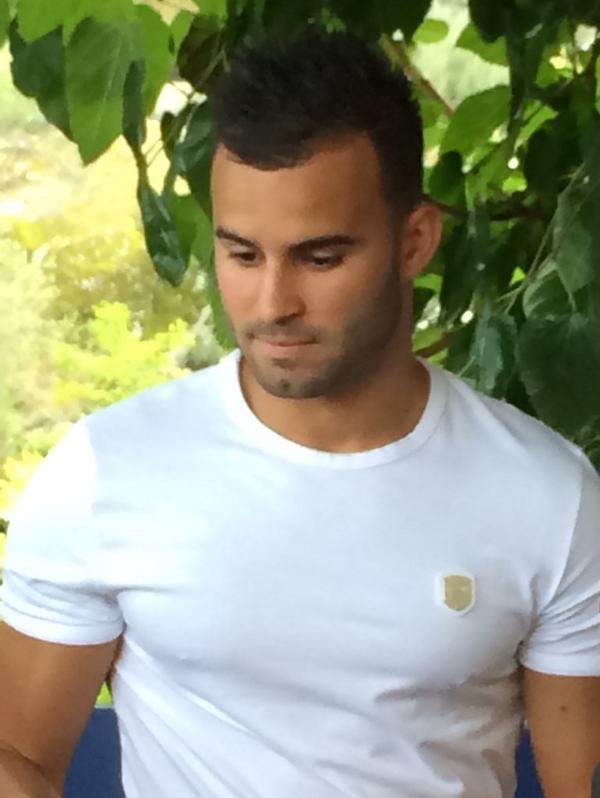 perdien84's tweet photo. Feo gesto de @JeseRodriguez10 hacia los peques...ha estado 5min en #Guisando recogiendo premio y ni un saludo ni foto http://t.co/iOWG5zgwJJ