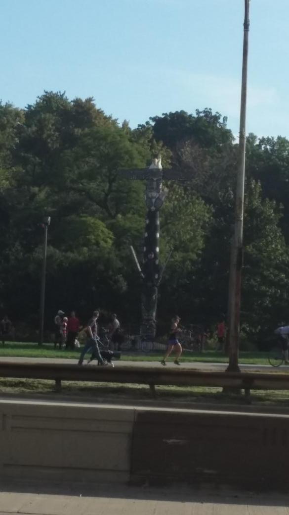 6 miles from division blue via division, ashland, and elston to totem pole on lake shore drive.