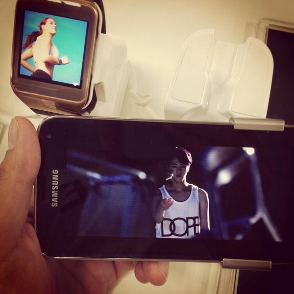breddee's tweet photo. How pretty is it !!! #samsung #samsunggalaxys5 #samsunggear2 http://t.co/Y0PcX7PNpY