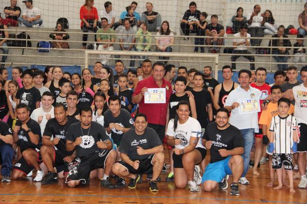 soltur5513's tweet photo. A convite da AGKB, Associação Guarulhense de KickBoxing, marquei presença no exame de graduação #guarulhos #AGKB http://t.co/vcQw77FqPV