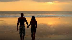 ShitBitchesL's tweet photo. Romantic walks on the beach http://t.co/noMmNYAaa8