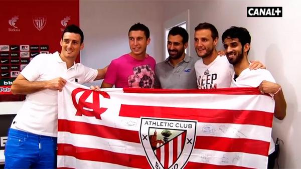 ElDiaDespues's tweet photo. Cuando el amor por el @AthleticClub no entiende de fronteras.
Ver VÍDEO: http://t.co/8xigwUYY7G http://t.co/YEPLahTz5L