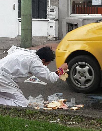 PoliciaColombia's tweet photo. No le comas cuento a los "avivatos" que en la calle fingen haber tropezado y su venta fracasado, llámanos al 123 http://t.co/aDOPAklYrO