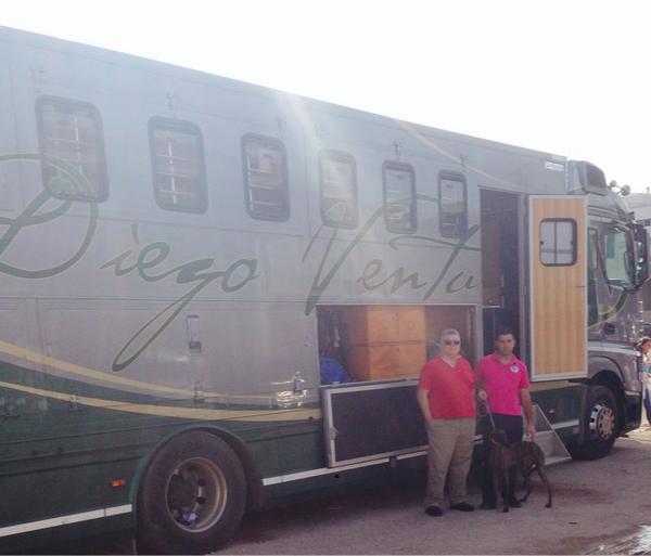 egea08's tweet photo. Un placer conocer a @DiegoVentura82  en mis dos pasiones los toros y los galgos http://t.co/KGHpmuznW3