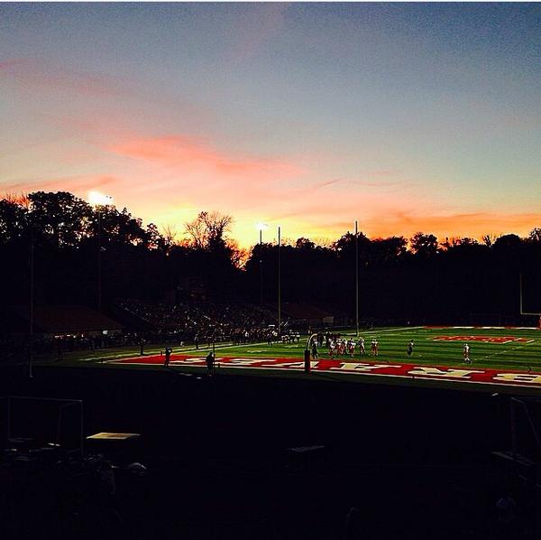 JakefFox22's tweet photo. Tbt to homecoming football game @youngbloodb16 @lfrey314 @CwmMarrocco http://t.co/Ml43lMBvS9