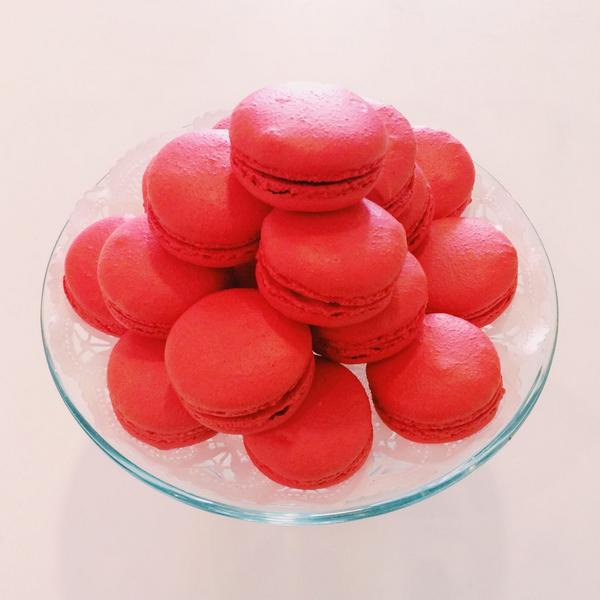MerelySweets's tweet photo. Today is an especially happy Monday because our favorite seasonal macaron flavor is back! GINGERBREAD!! http://t.co/Ao8ILGdMqM