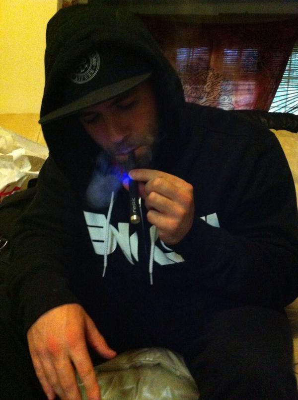 ChzyDoesIt's tweet photo. Nothing like that first #RipsticVape hit #wickless #thehityouwontforget #vapepen #vapelife #howdoyouvape #Ripstic http://t.co/ruuhr5vzIe