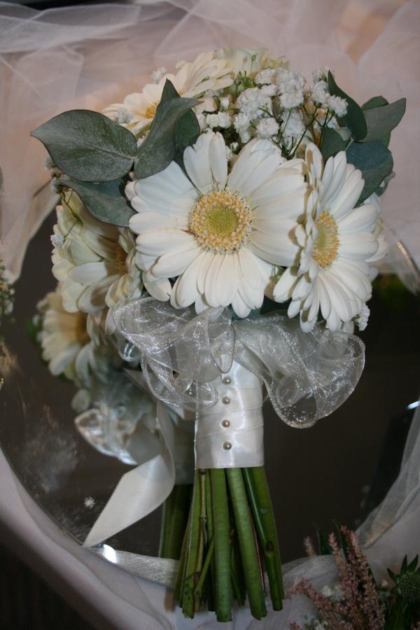 foxdesigned's tweet image. Simple and sweet wedding bouquet - by Fox Designed