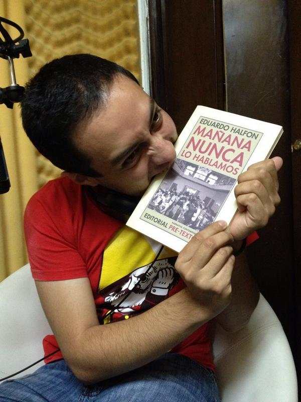 1850Radio's tweet photo. Uno de los últimos... #Mañananuncalohablamos de #EduardoHalfon #AlejandroGarcía @_Esquisses #Librosis @1850Radio http://t.co/b99cnfMuCY