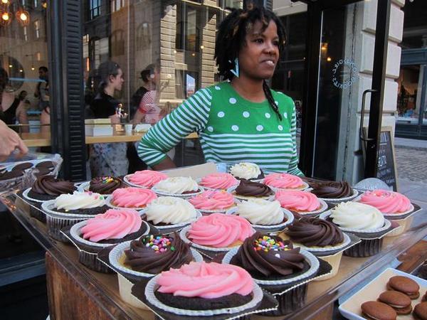 Had so much fun at <a href="/DUMBOArtsFest/">DUMBO Arts Festival</a>! gothamist.com/2014/09/28/pho…