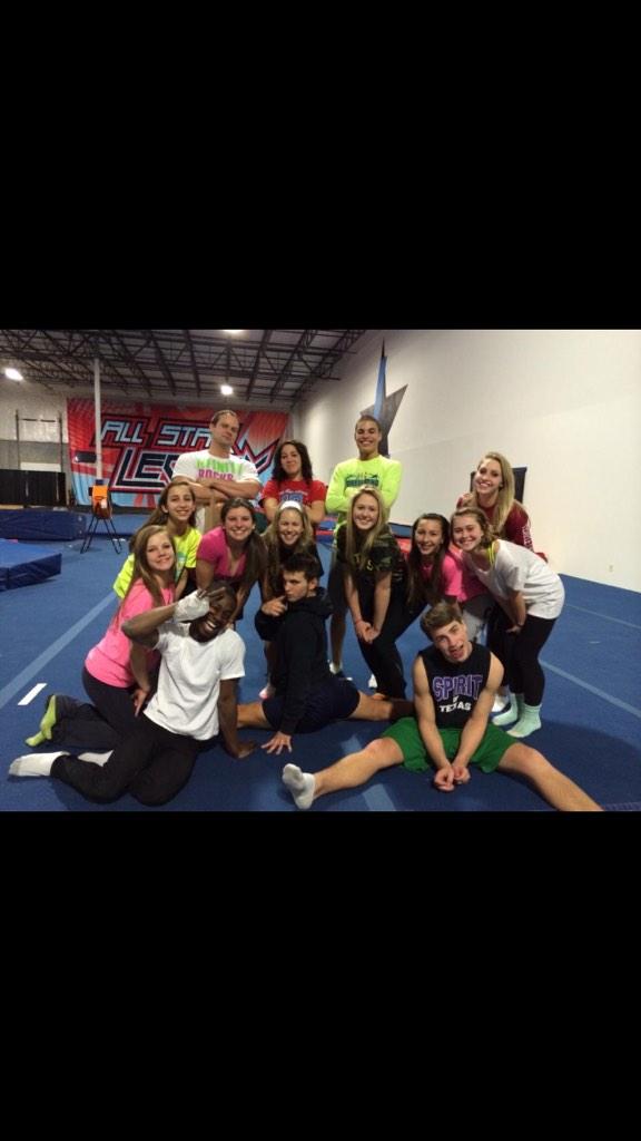 madison_bowers's tweet photo. Miss this team soo muchπππ #dsffl http://t.co/9RoPgezEIj
