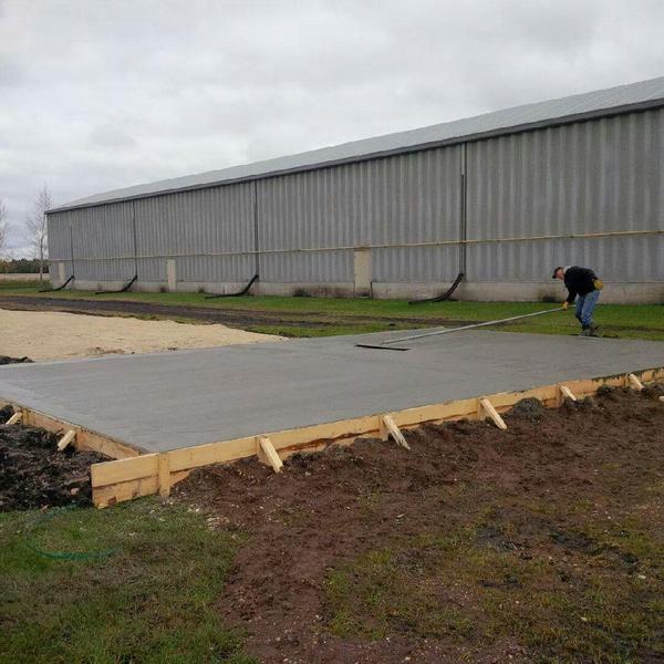 CalsCage's tweet image. Poured concrete this morning. Next up rafters at the end of the week.