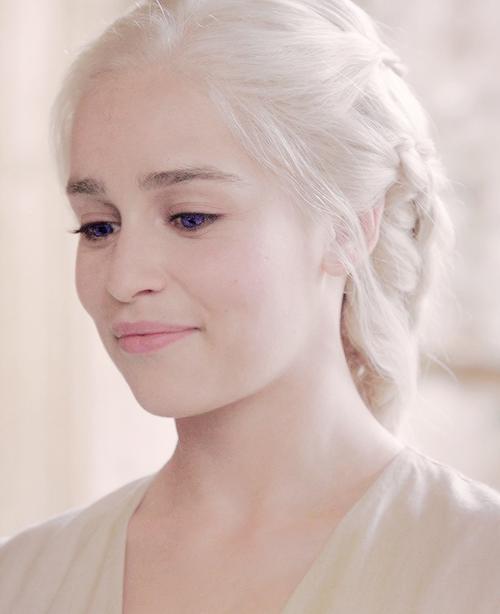 DaenerysSpain's tweet photo. #SleepTime #DanyOff ♥ #BesosDeDragona http://t.co/WTBCvDaSy3