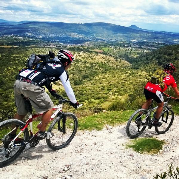 so1der4's tweet photo. @CoyotesBike disfrutando a la #montaña #mtb #coyotesbike #descent http://t.co/g9onypGdQ4
