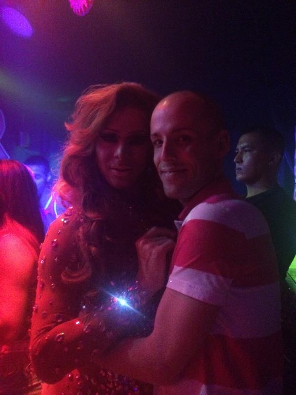 CinnamonAshley's tweet photo. Hangin with a hottie. #kandiho #representingpuertorico #splashbarfl #notindrag #DragQueens http://t.co/oag1UvABBl