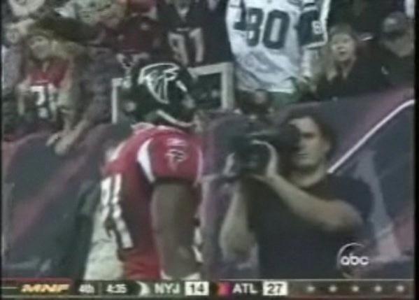 JoeFloccari's tweet photo. Shooting #MondayNightFootball The best seat in the house! Shooting from the sidelines. #espn #abcnews http://t.co/CJji0qVwqc