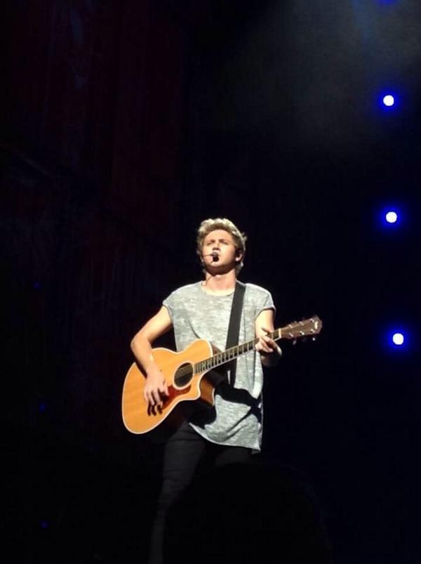 sovrcream's tweet image. MY FRIEND IF MINE WEBT TO THE CONCERT ABD TOOK ANAZING PUCTURES AJDJDJKS