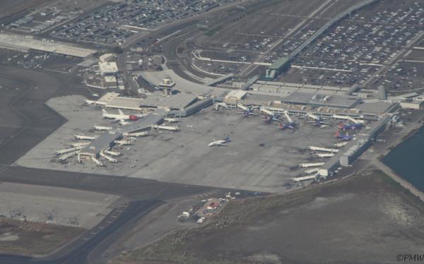 Overview of <a href="/IFlyOAKland/">Oakland Airport (OAK)</a> #OAK. Note the <a href="/FlyNorwegan/">Fly Norwegan</a> #NorweganAirShuttle #787 <a href="/AirlineGeeks/">AirlineGeeks</a> <a href="/SaraOnTheGo/">Sara G</a> #avgeek
