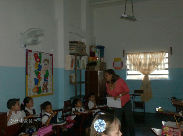 andreinacaman's tweet photo. U.E.E. Pbro. Fernando María Contreras, inicio de charlas del dengue y chikungunya. http://t.co/pHiHX1isOB