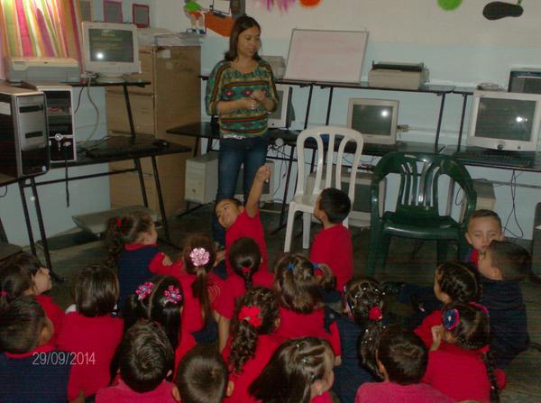 andreinacaman's tweet photo. U.E.E. Pbro. Fernando María Contreras, inicio de charlas del dengue y chikungunya. http://t.co/pHiHX1isOB