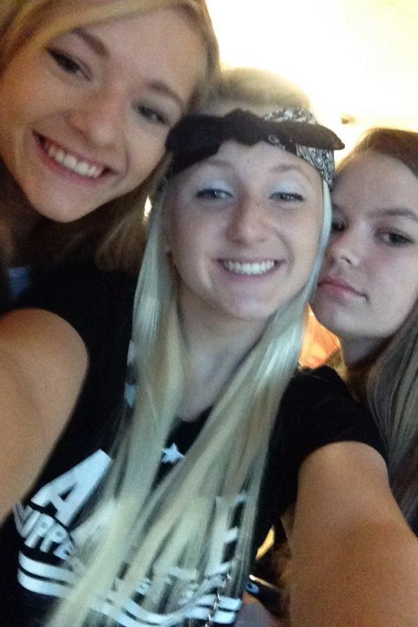 Simplyalllie's tweet photo. Character day with the girls ❤️😊 http://t.co/qqM4tWKINr