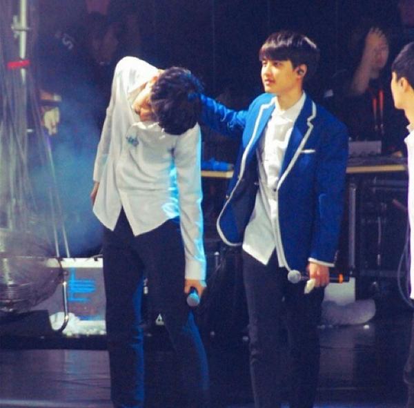 lu_koexo's tweet photo. れ「ねぇ～ねぇ～何やってんのぉ～？」
ニョルド『洗濯物ごっこ』
ちゃ「オレ洗濯物」
ど「干す主婦」 http://t.co/SI9evYTzrk