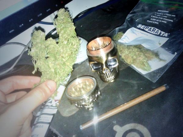 skore348's tweet photo. #chilling en el #348st con @CoqeeinMontana @CotoSmb terro y la joaki ! http://t.co/ALzN0JrQaC