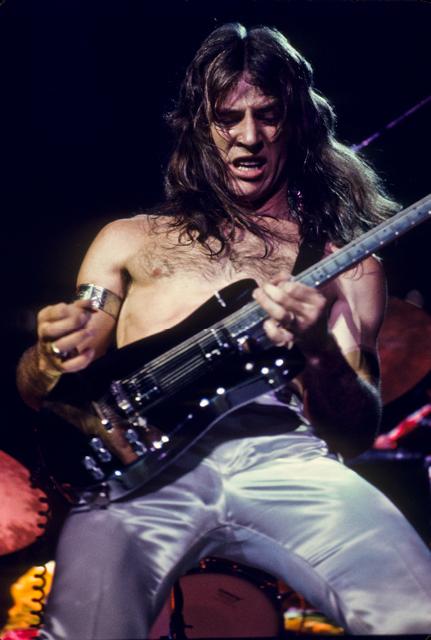 29 de Septiembre de 1948, Happy Birthday 
Mark Farner 
(Grand Funk Railroad) 