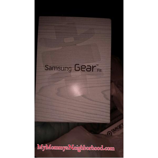 LifeinPumps's tweet image. #PhotoGrid Decided to try this out since my #FitBit keeps cheating me. Planning to check out #PolarBand when new one