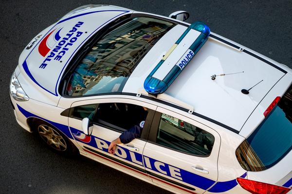 RTLFrance's tweet photo. #Gironde : un homme grièvement blessé par des cambrioleurs > http://t.co/FAFVuU742L http://t.co/zML5Ujwi6Z