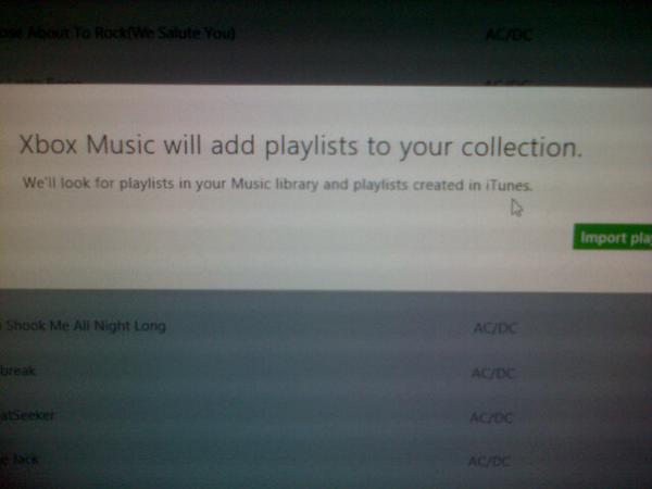 Akimboslayer251's tweet photo. what the hell ,Windows even you guys admit iTunes is awesome. #WTF #HAHAHA http://t.co/SZohTzyqpZ