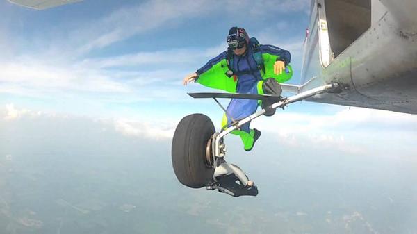 This is How Not To Exit a Plane in a Wingsuit  bit.ly/1uQ3h3J