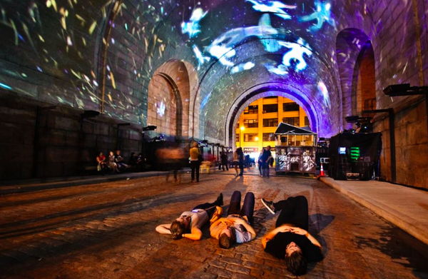 .<a href="/DUMBOArtsFest/">DUMBO Arts Festival</a> is a whole new look at Brooklyn! blog.thompsonhotels.com/2014/09/bridge….